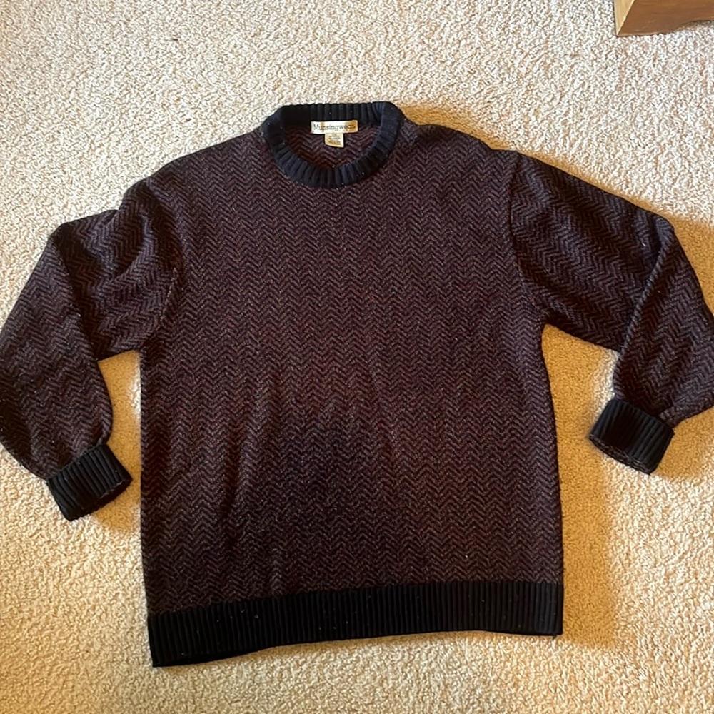 Munsingwear Large Long Sleeve Sweatshirt | 100% Acrylic | Fuzzy and Maroon Color